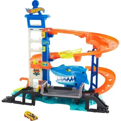 Teenage Mutant Ninja Turtles Leonardo Action Figure with Katana Swords and Shell BackpackHot Wheels Attacking Shark Escape Trackset