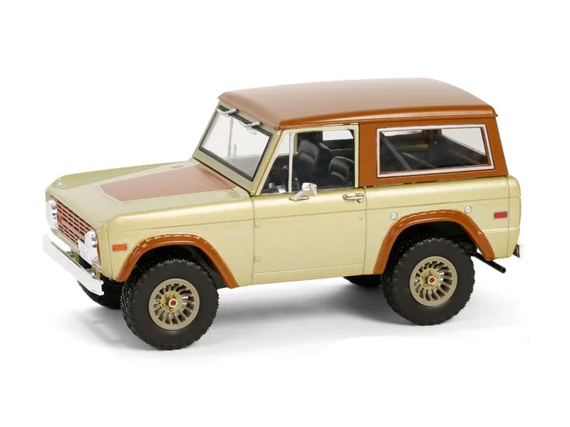 1:24 Scale Die - Cast Model of a Lamborghini Aventador SVJ with Realistic Details1970 Ford Bronco Lost - TV Series 2004-10 (Hollywood Series 20) Diecast 1:24 Scale Model - Greenlight 84201