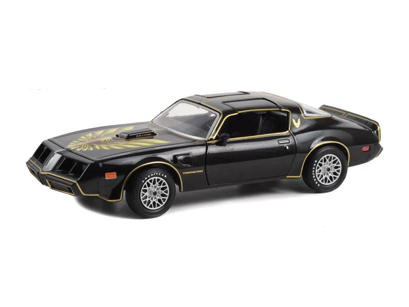 Die - Cast Model of a Military Jeep with Camouflage Paint and Weapon Accessories1979 Pontiac Firebird Trans Am - Rocky II (Hollywood Series 17) Diecast 1:24 Scale Model - Greenlight 84171