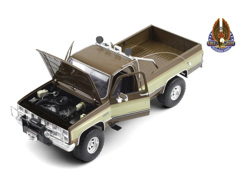 Slot Car Racing Set featuring Formula 1 Cars and a Multilane Track1982 GMC K-2500 Sierra Grande Wideside (Fall Guy) Diecast 1:18 Scale Model Truck - Greenlight 13560