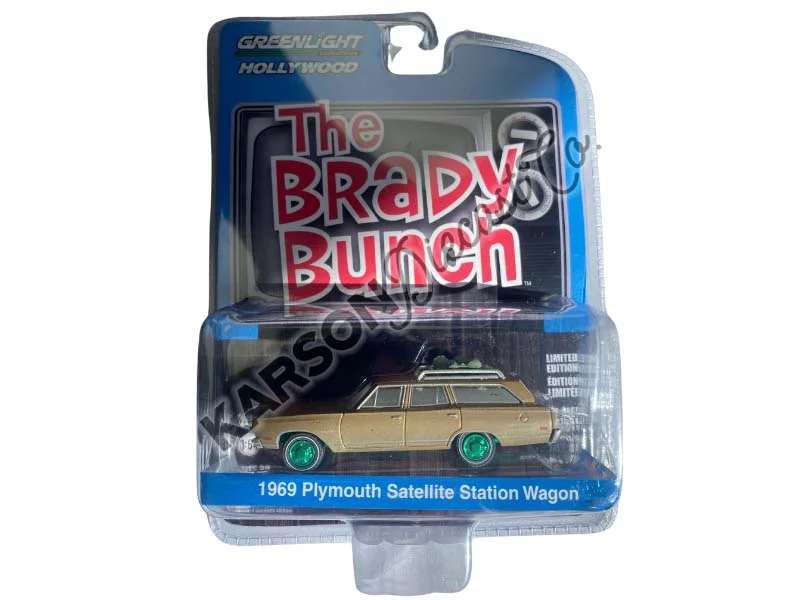 Remote - Controlled High - Speed Off - Road Buggy with All - Terrain Tires and SuspensionCHASE 1969 Plymouth Satellite Station Wagon w/ Camping Equipment- The Brady Bunch (Hollywood Series 39) Diecast 1:64 Scale Model - Greenlight 44990A