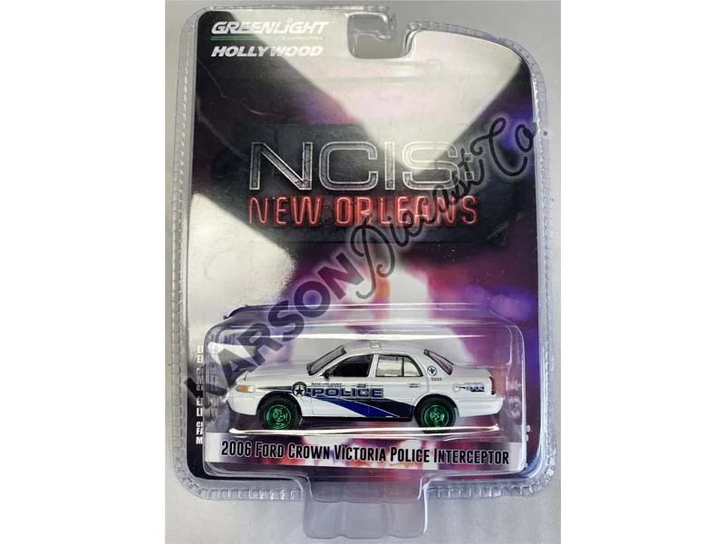 Die - Cast Model of a London Double - Decker Bus with Detailed Interior and ExteriorCHASE 2006 Ford Crown Victoria Police Interceptor - NCIS: New Orleans (Hollywood Series 39) Diecast 1:64 Scale Model - Greenlight 44990E