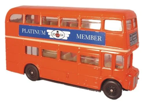 N - Scale Model Train Layout with a City - Themed Background and Animated Figures2004 Oxford Diecast PLATINUM Routemaster - 1:76 Scale